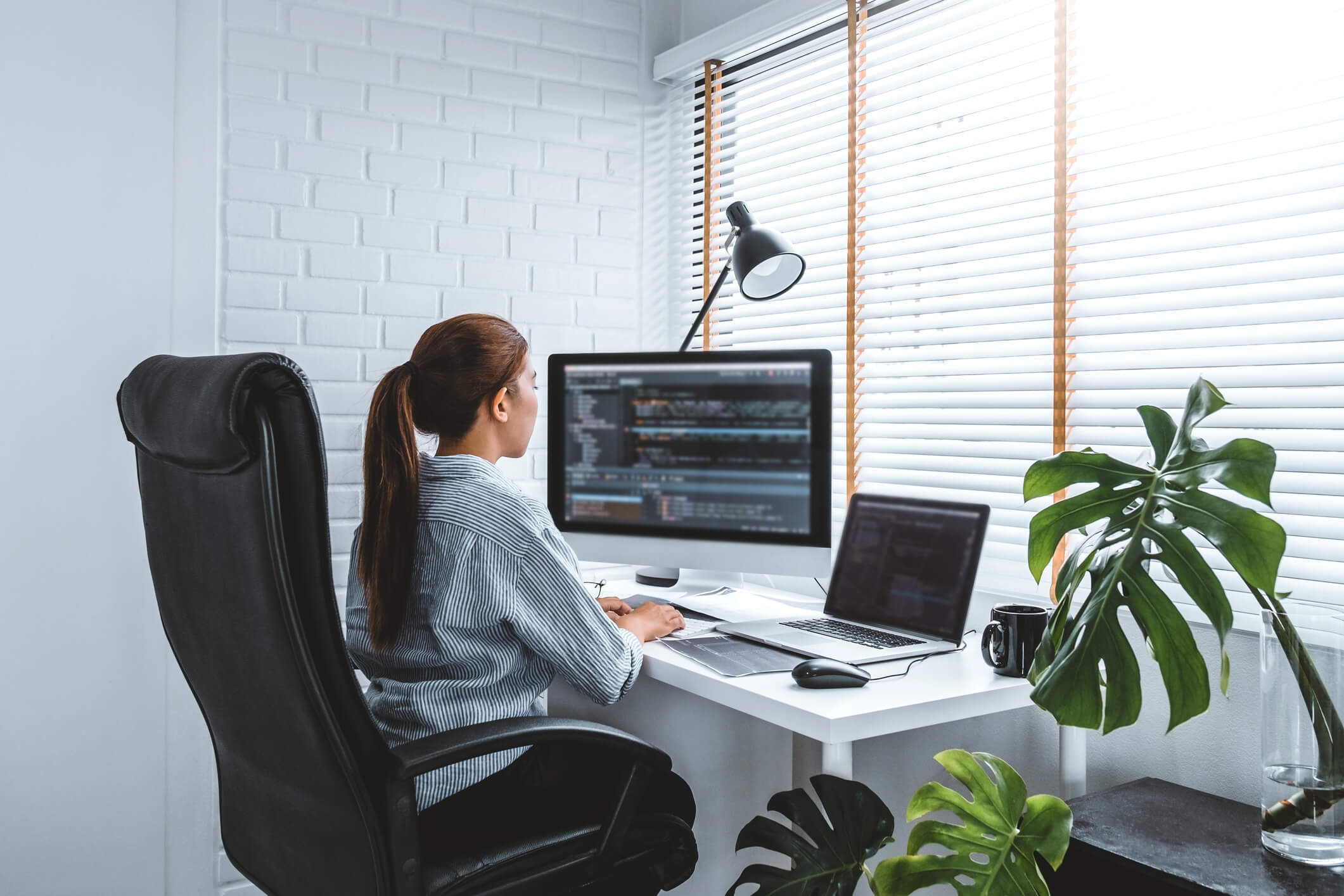 The Importance of Having a Lumbar Support Cushion on Your Office